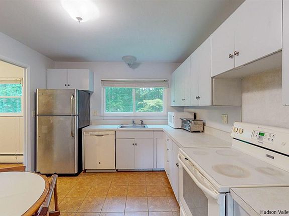 5th image of 27 Normandy Ct