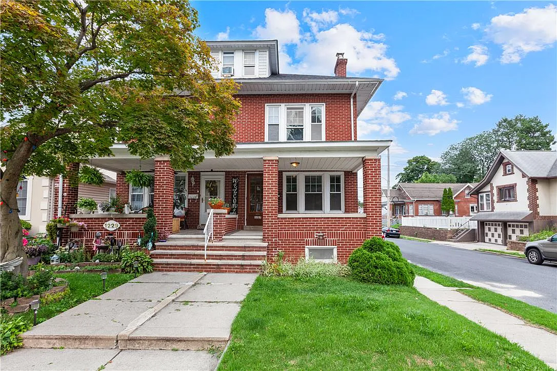 4 bed, 2144 sqft, $2,500 — Photo 3