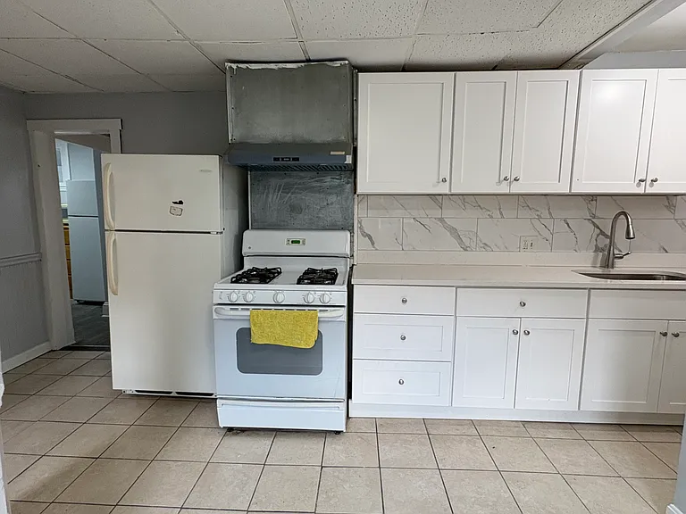 52 Phillips St #1 — Photo 9
