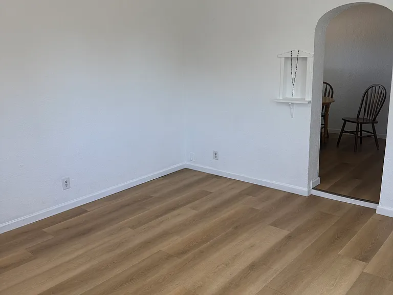 839 Apache Ave NW — Photo 3