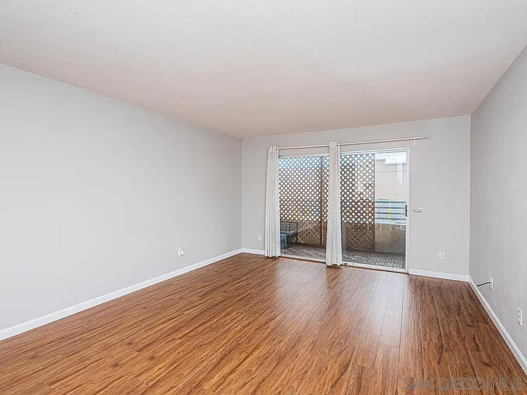 1645 Emerald St #1L — Photo 39