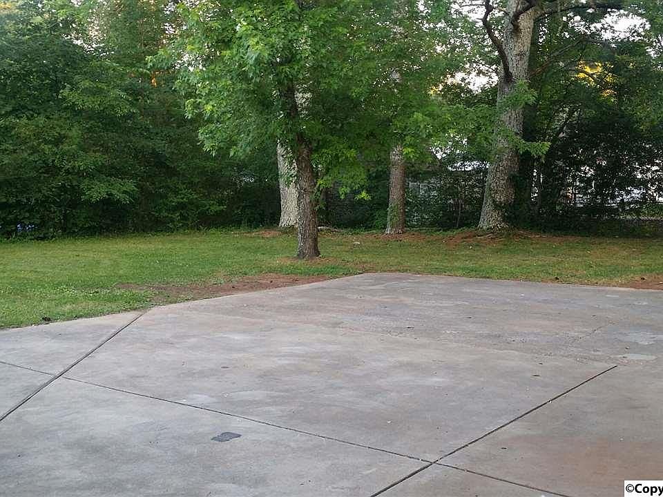 2nd image of 3715 Williamsburg Dr NW