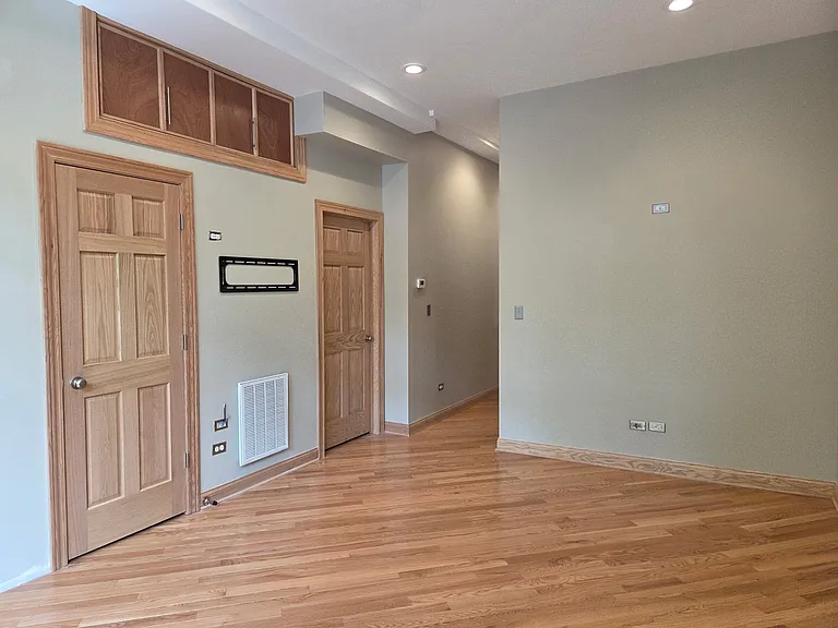 1909 N Sheffield Ave #1 — Photo 5