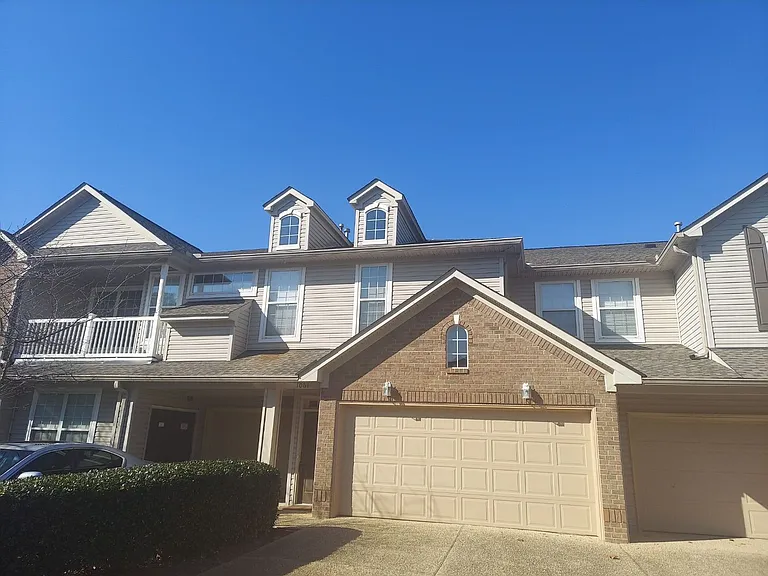 1061 Grand Oak Ln — Photo 1