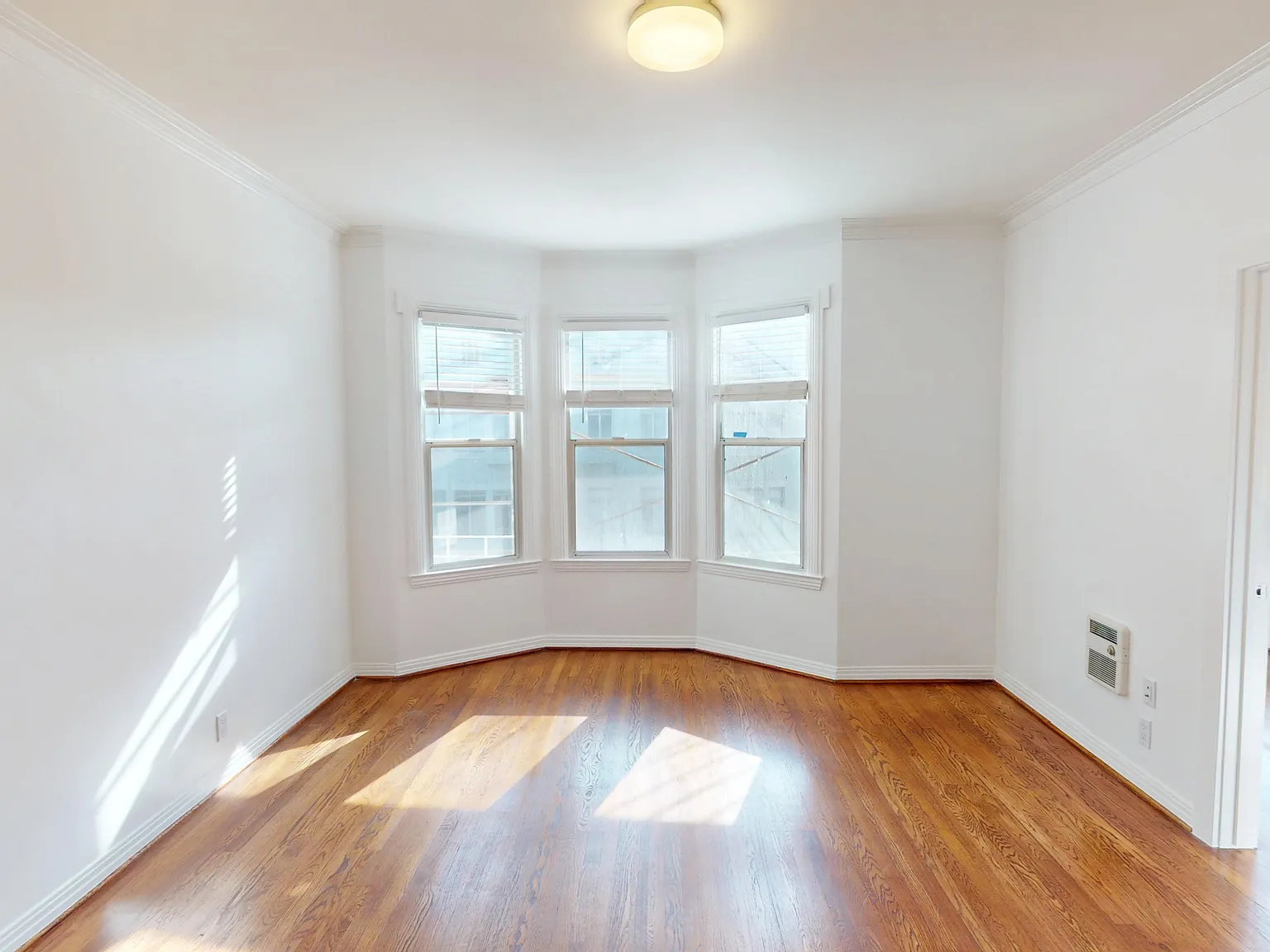 1690 North Point Street — Photo 2