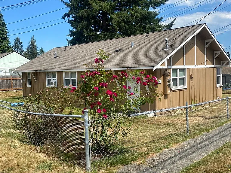 1009 52nd St SE — Photo 1