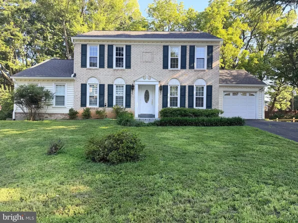 10802 Hunt Club Rd, Reston, VA 20190