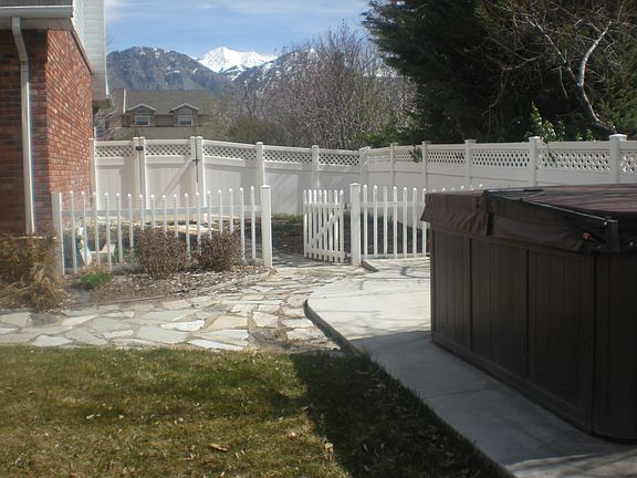 GARDEN SPOT & HOT TUB