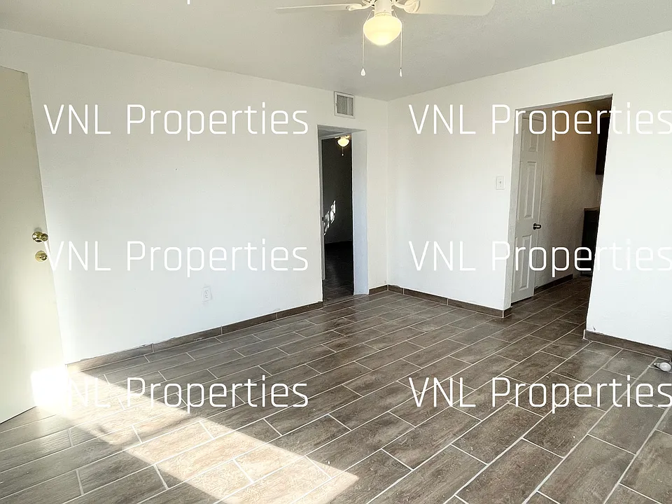 640 N Almendra St #1/2