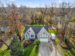 7378 Harrington Dr, Brighton, MI