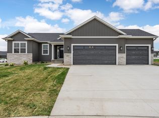 3445 Quartz Dr, Marion, IA 52303
