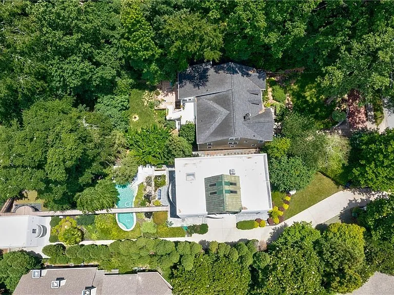 114 Lindbergh Dr NE — Photo 37