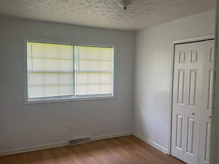 4251 Kent Dr — Photo 5