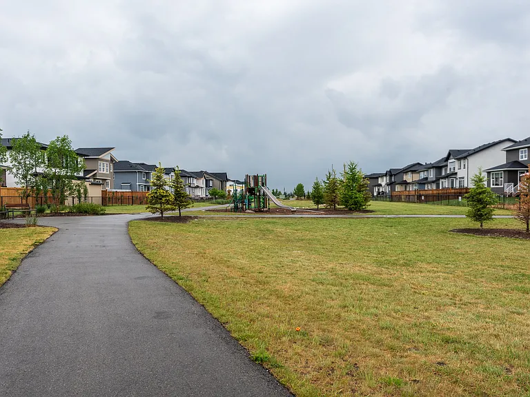 194 Kinniburgh Cres #194 — Photo 43