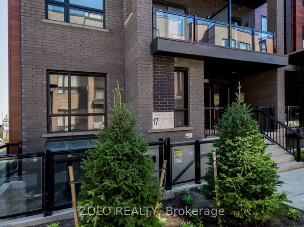 17 Lytham Green Cir, Newmarket, ON L3Y 0E1