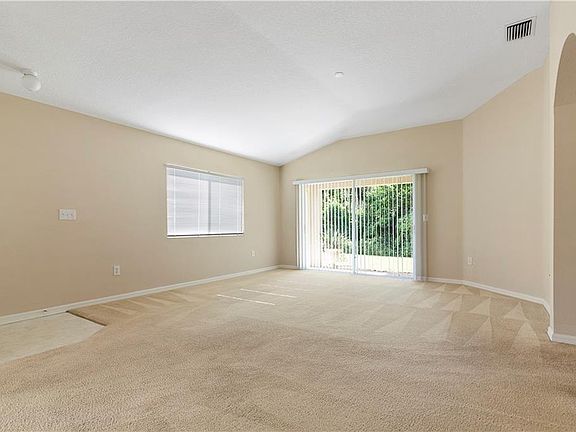5th image of 534 Lindsay Anne Ct