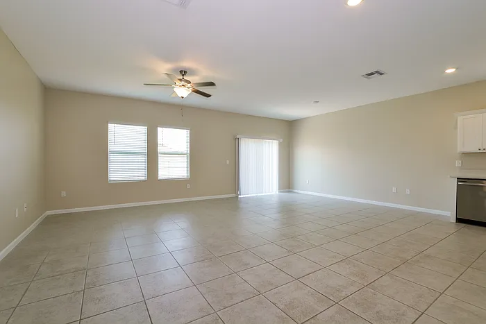3 bed, 2.0 bath, 1589 sqft, $2,140 — Photo 4