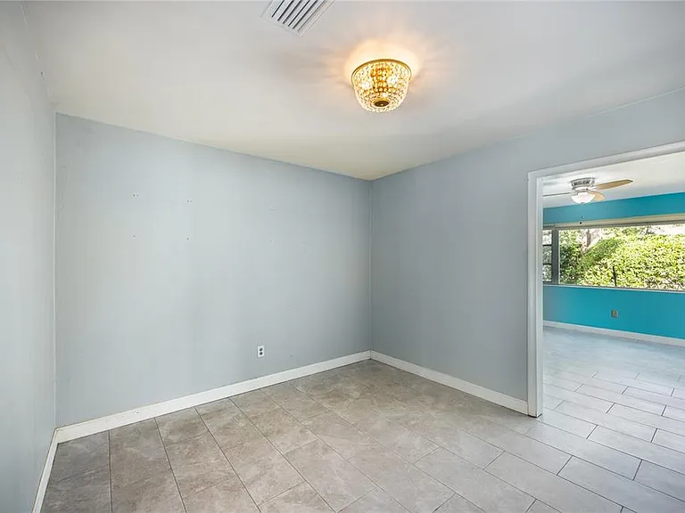 1421 NW 30th St — Photo 30