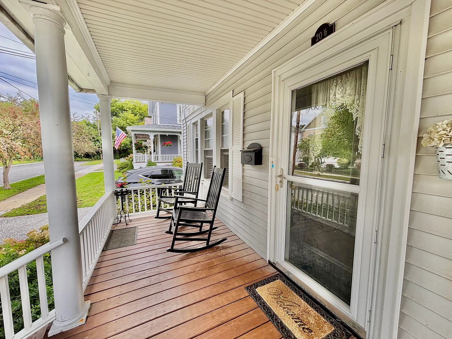 3 bed, 1.5 bath, 1800 sqft, $3,000 — Photo 1