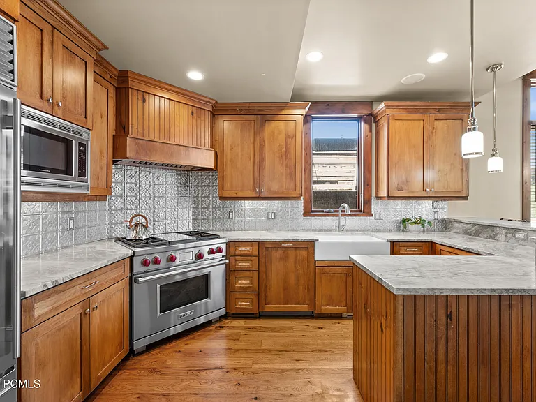 320 Woodside Ave — Photo 5