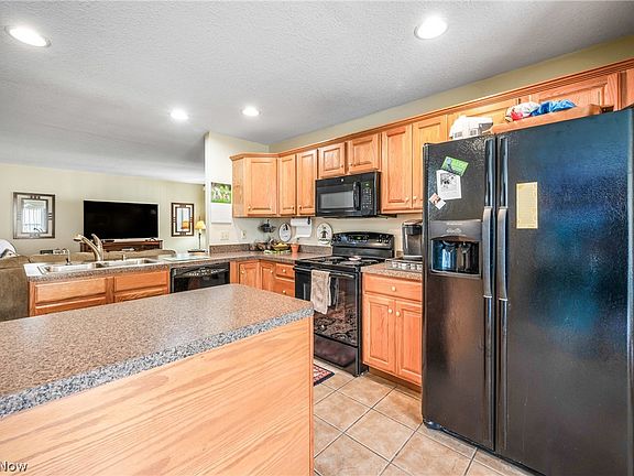 3rd image of 4593 Michigan Blvd