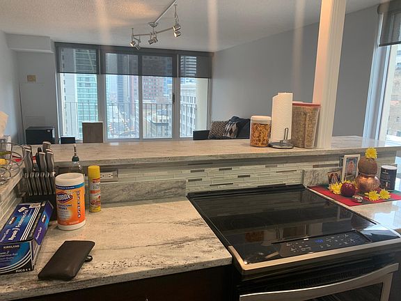 5th image of 200 N Dearborn St Unit 1603