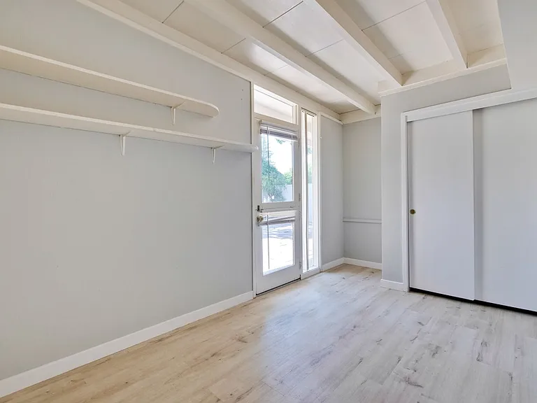 3049 Harding Ave — Photo 33