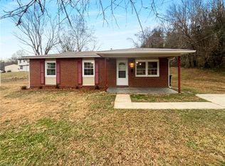 4043 Larkspur Pl, Winston Salem, NC 27105