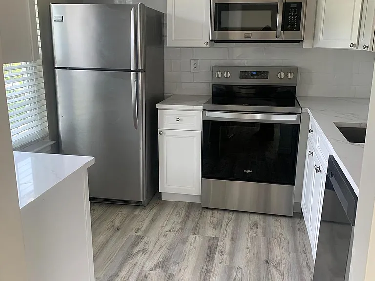 442 Thornwood Dr #A — Photo 8