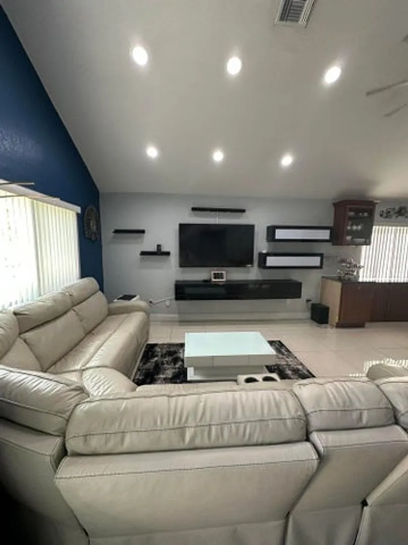 8 ELTON Place, Boynton Beach, FL 33426 - 7614 — Photo 3
