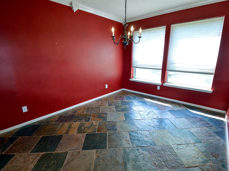 Additional view of dining.