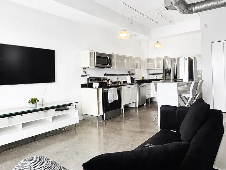 10 SW South River Dr #1208 — Photo 2