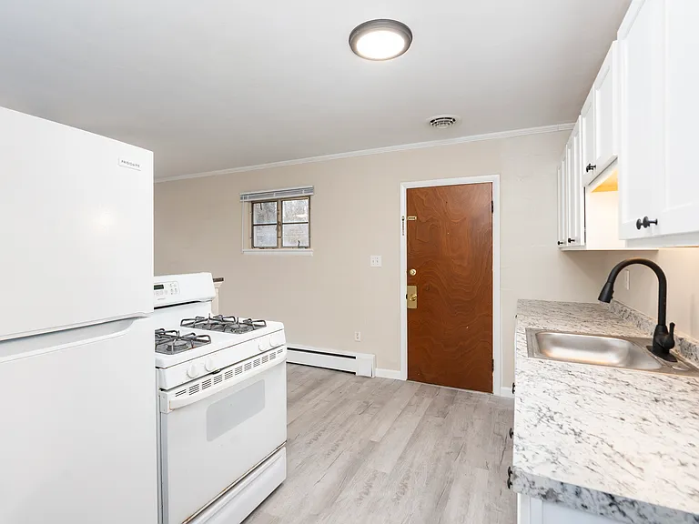 208 N Jefferson St — Photo 15