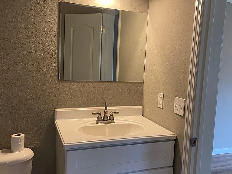 1701 Louise Ave — Photo 10