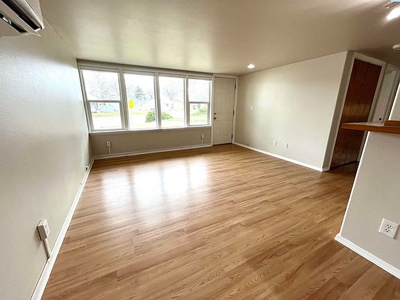 3rd image of 709 Willard Ave