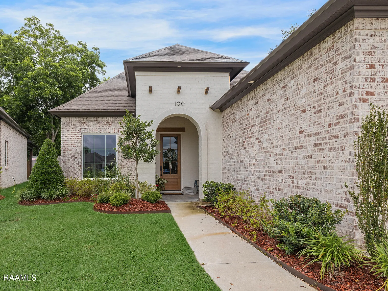 3 bed, 2017 sqft, $2,800 — Photo 3