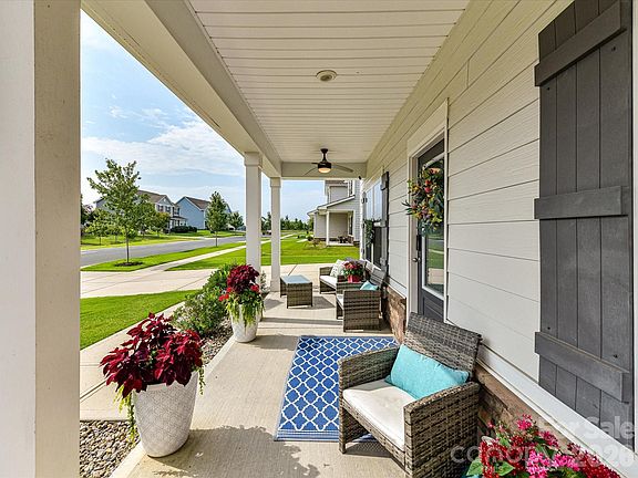 3rd image of 4129 Allenby Pl