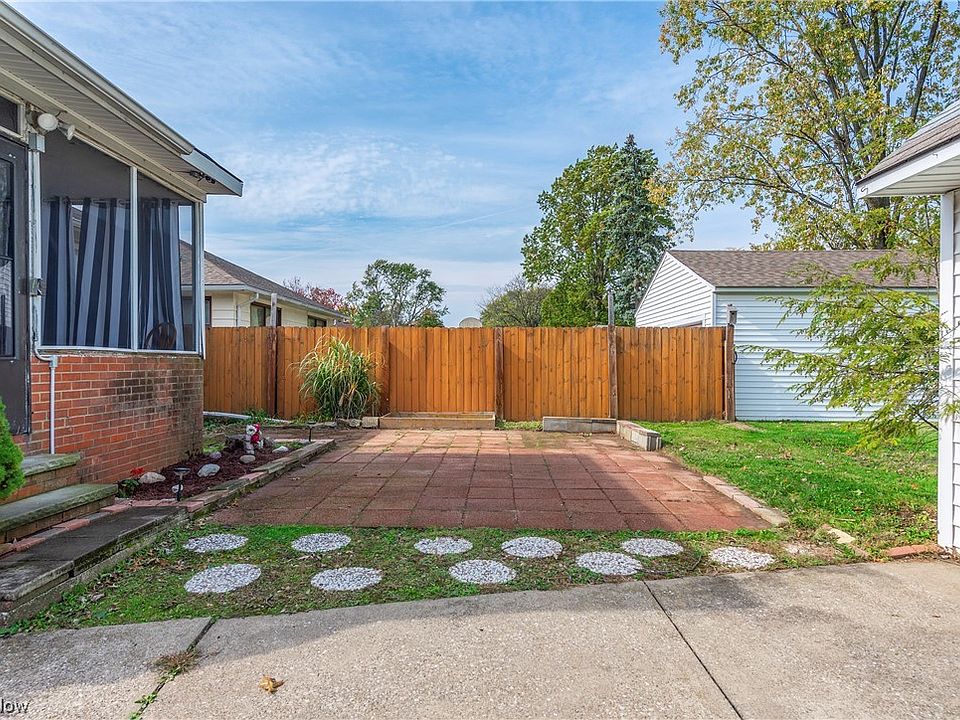 11476 Meadowbrook Dr, Parma Heights, OH 44130 | Zillow