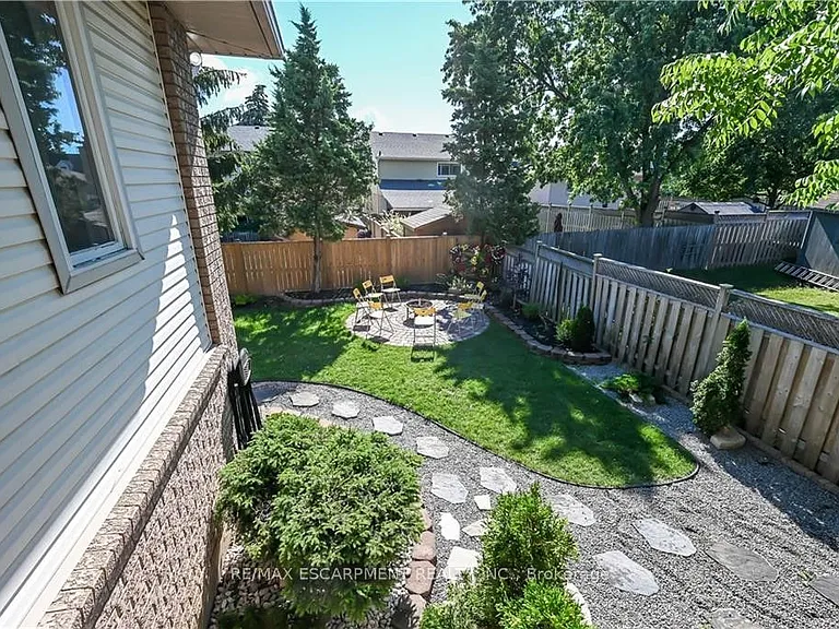 296 Winterberry Dr #LOWER — Photo 38