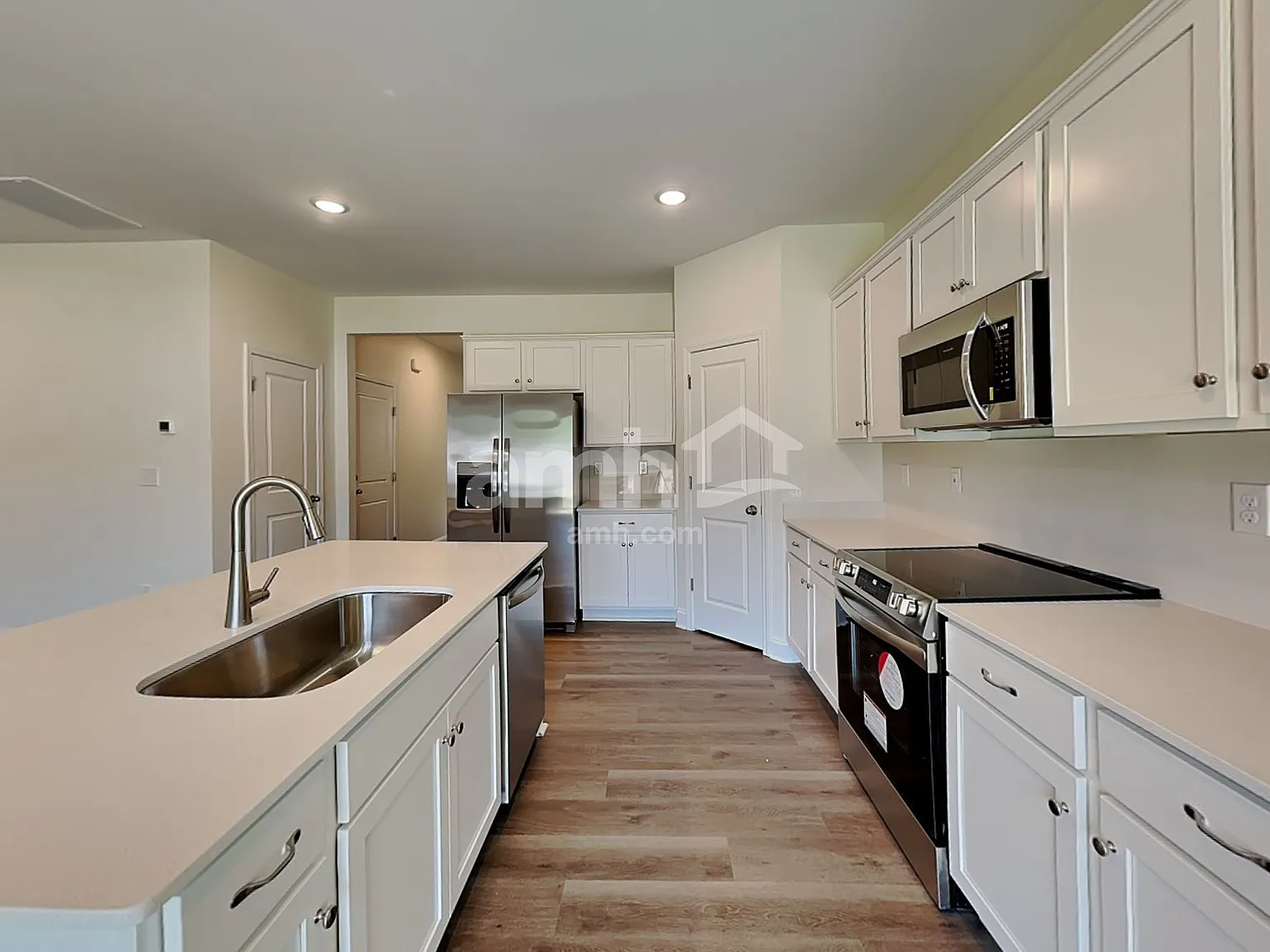 4 bed, 2.5 bath, 2293 sqft, $2,495 — Photo 3