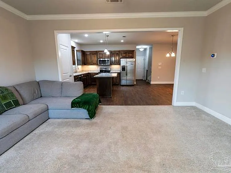1060 Bretts Way — Photo 3