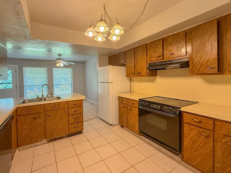 12021 Hawthorne Ln — Photo 13