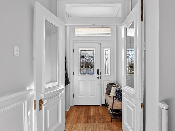 2nd image of 100 Charles St