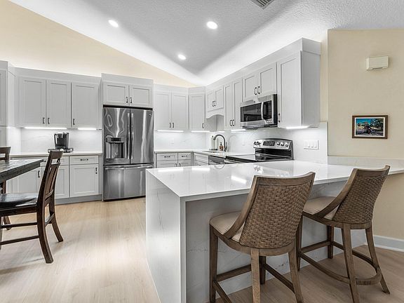 5th image of 12584 WOODMILL Drive