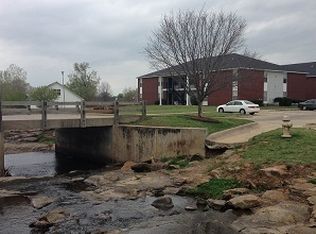 140 Cedar Creek Ct APT 10, Van Buren, AR 72956