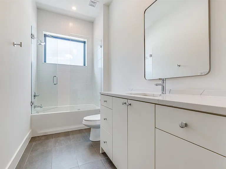 Secondary full bath