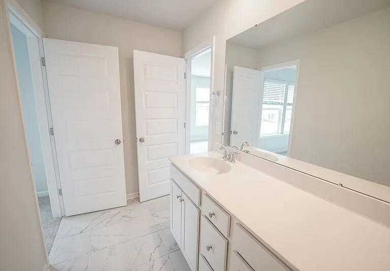 225 Lillian St — Photo 19