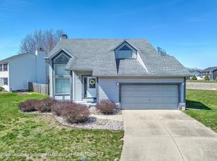 630 Earliglow Ln, Haslett, MI 48840