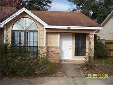 1st image of 8 Viking Dr NW APT E
