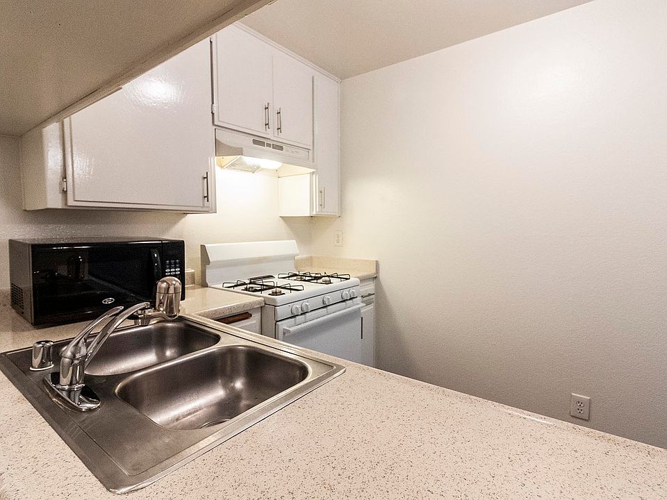 1st image of 10827 Morrison St APT 106